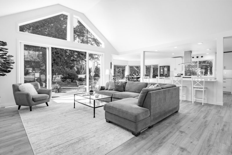 Large,Open,Concept,Living,Room,With,Multiple,Expansive,Windows,With
